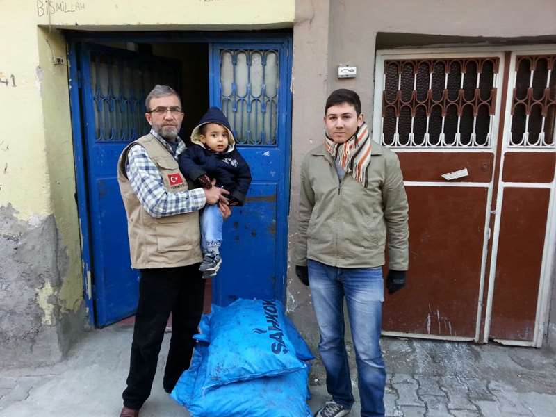 Suriyeli Mültecilere Kışlık Yardımı Yapıldı