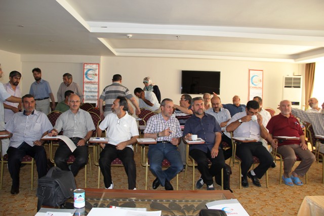 Afyonkarahisar'da bir otelde düzenlenen Cansuyu Yardımlaşma ve Dayanışma Derneği il temsilcileri toplantısı
