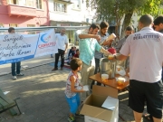 İzmir’e Akın Eden Mültecilere Aş Yardımı 